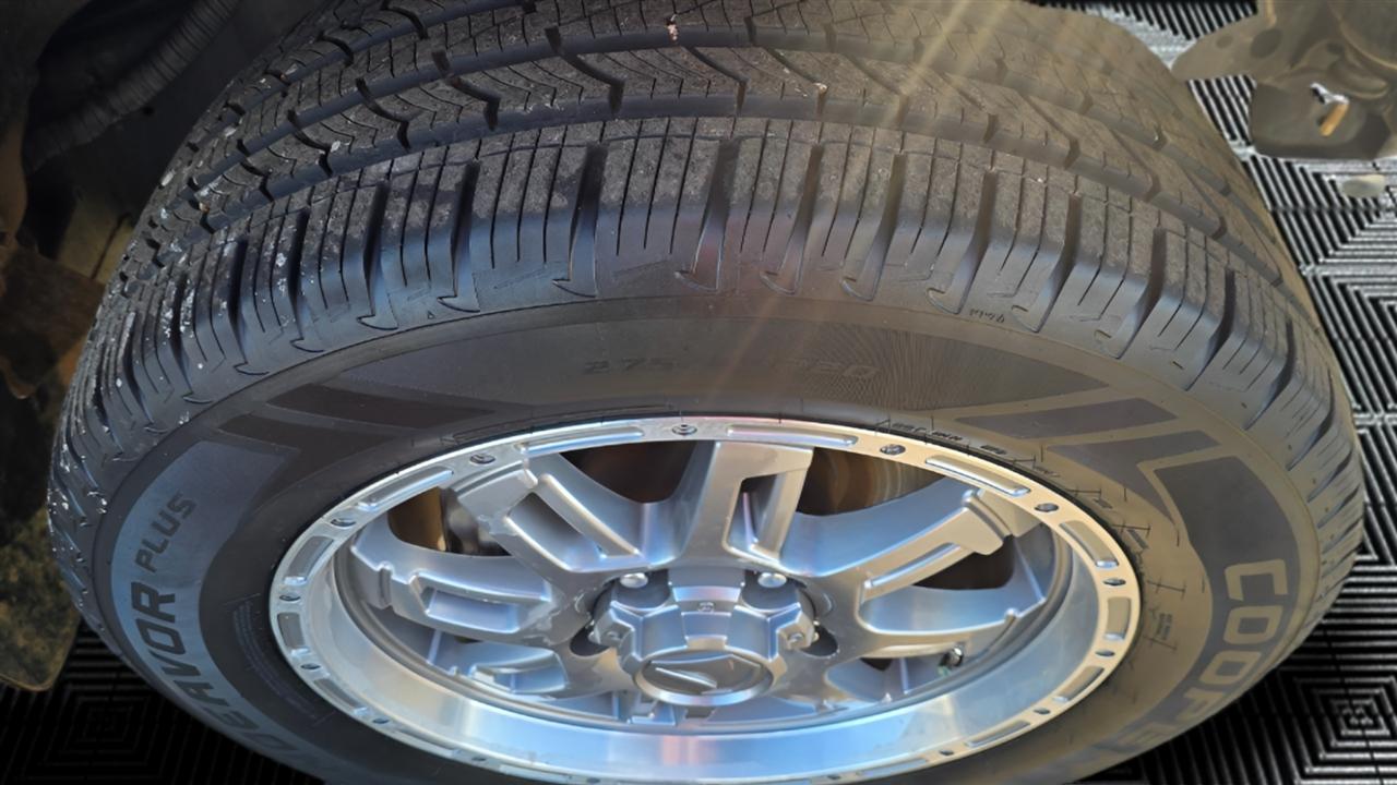 Toyota Tundra SR5 5.7L V8 FFV CrewMax 4WD 2017