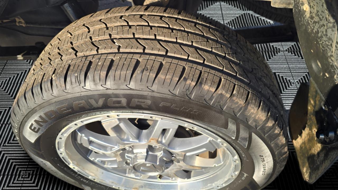 Toyota Tundra SR5 5.7L V8 FFV CrewMax 4WD 2017