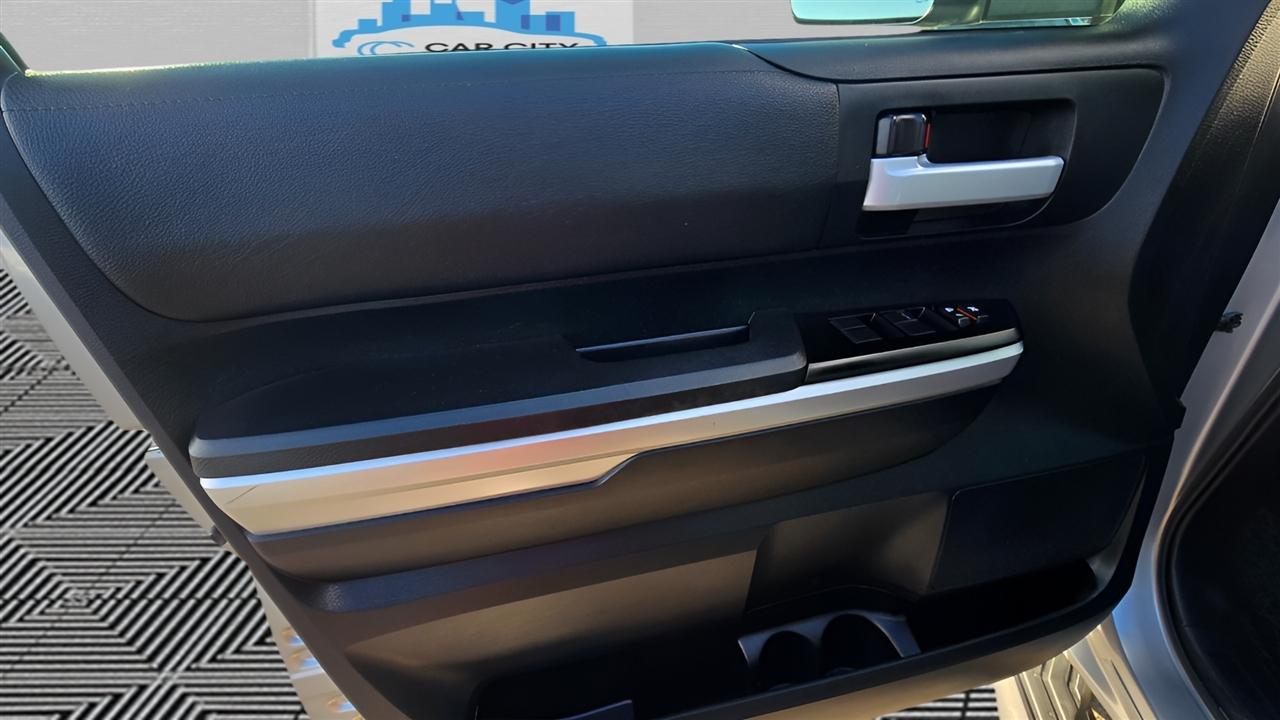 Toyota Tundra SR5 5.7L V8 FFV CrewMax 4WD 2017