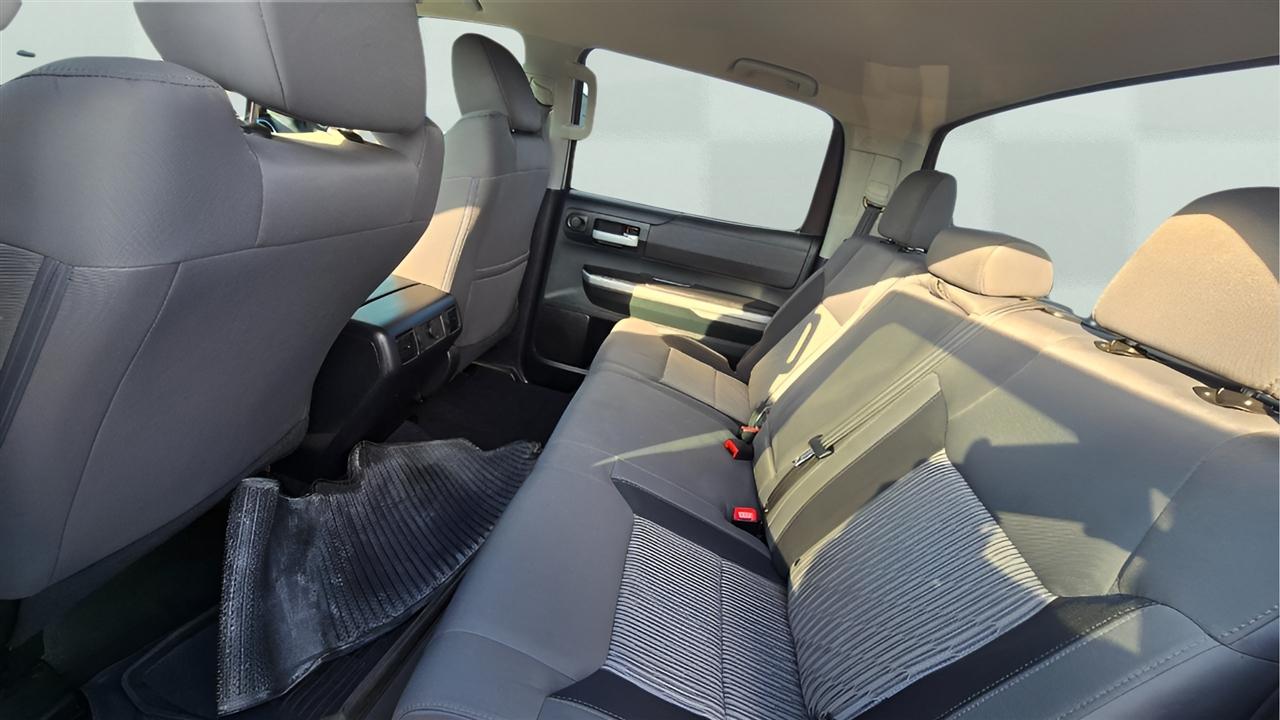 Toyota Tundra SR5 5.7L V8 FFV CrewMax 4WD 2017