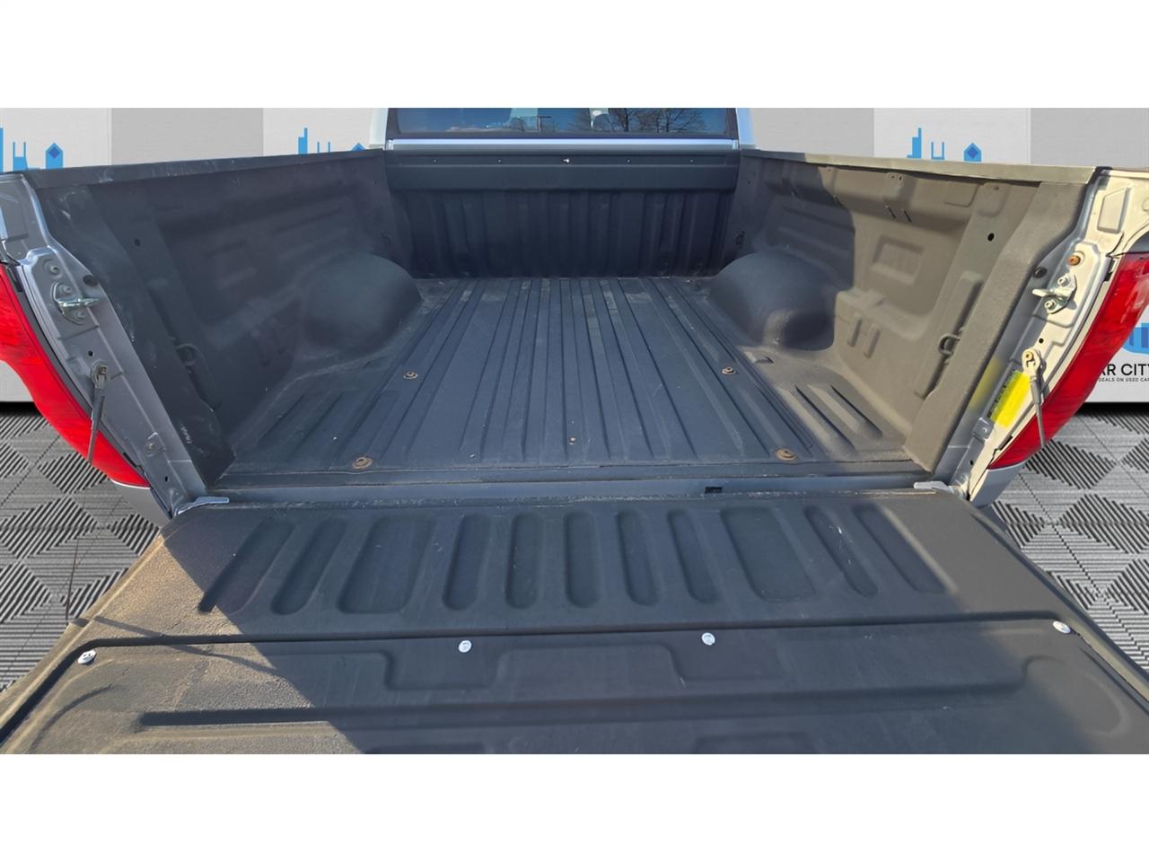 Toyota Tundra SR5 5.7L V8 FFV CrewMax 4WD 2017