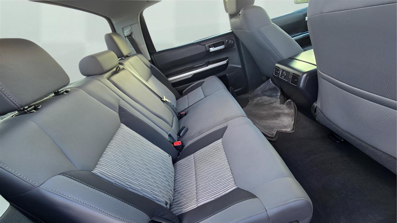 Toyota Tundra SR5 5.7L V8 FFV CrewMax 4WD 2017