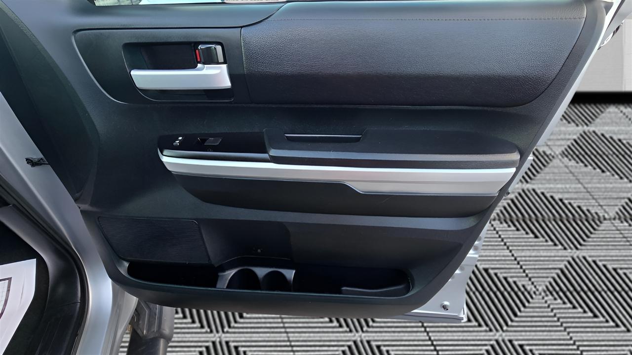 Toyota Tundra SR5 5.7L V8 FFV CrewMax 4WD 2017