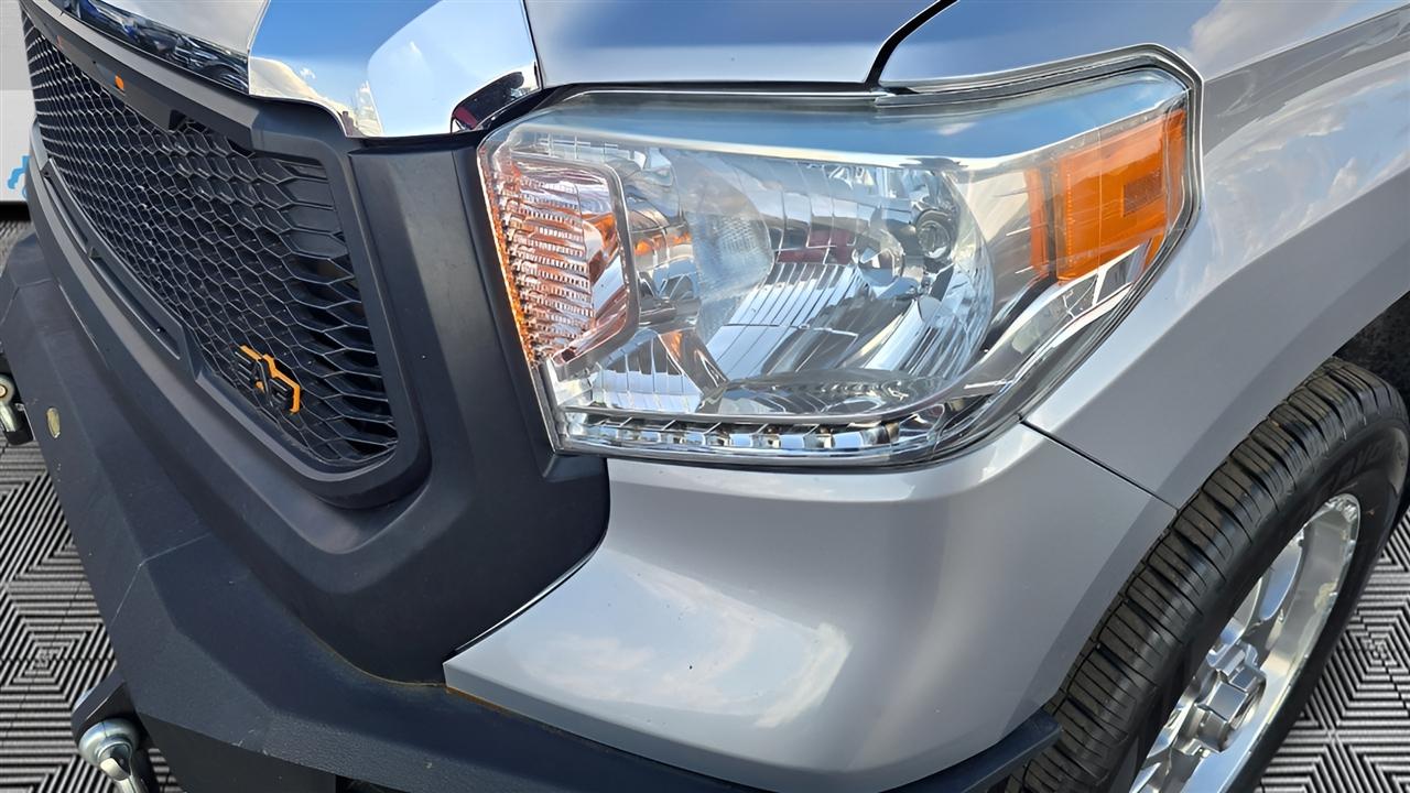 Toyota Tundra SR5 5.7L V8 FFV CrewMax 4WD 2017