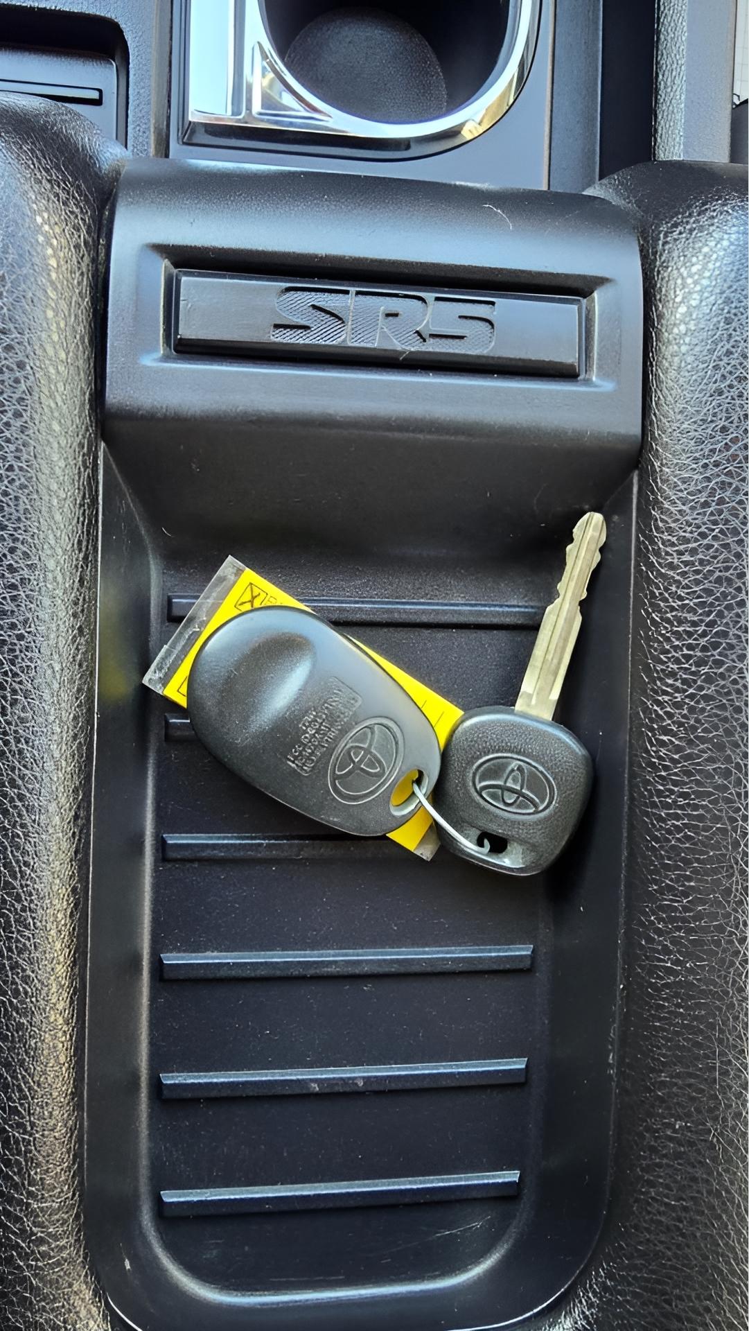 Toyota Tundra SR5 5.7L V8 FFV CrewMax 4WD 2017