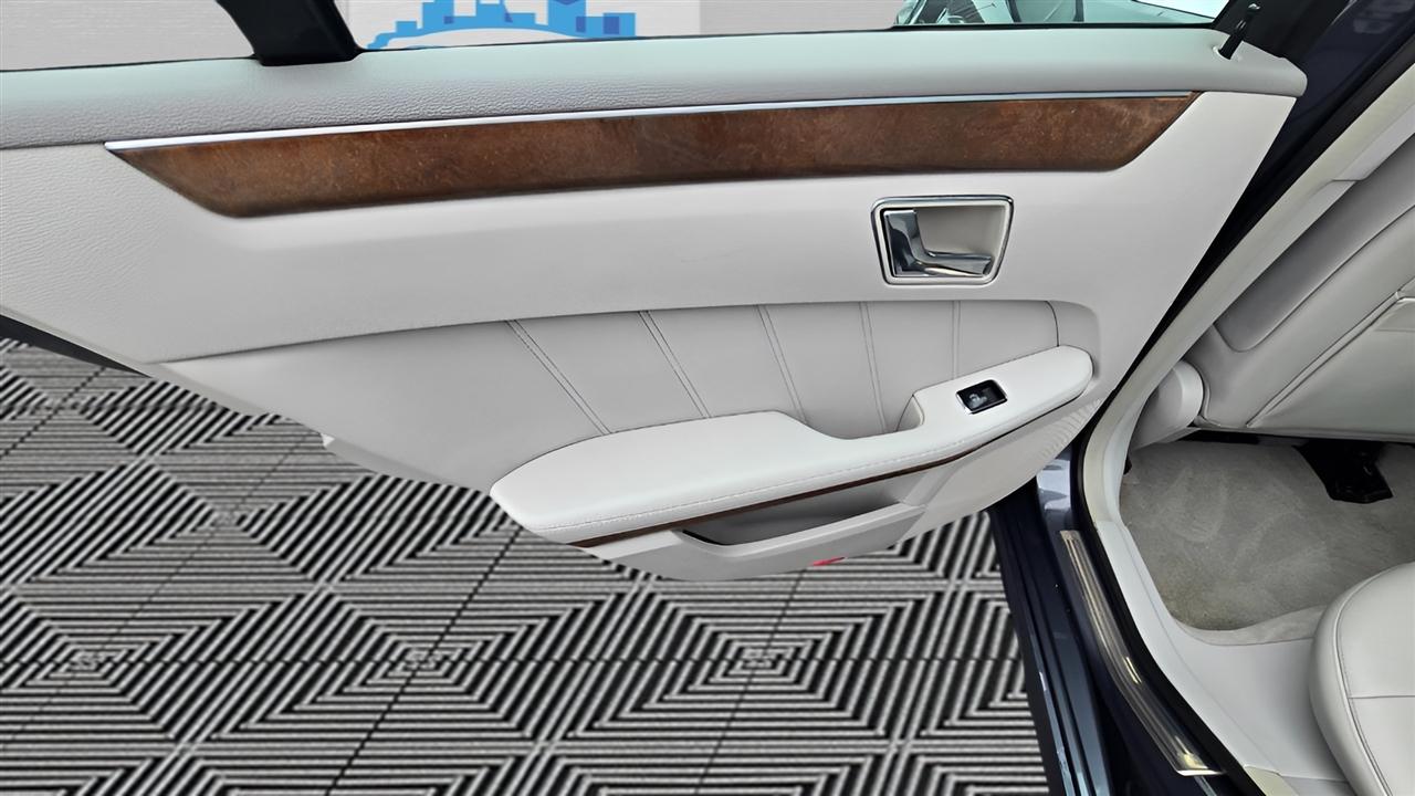 Mercedes-Benz E-Class E350 Sedan 4MATIC 2010