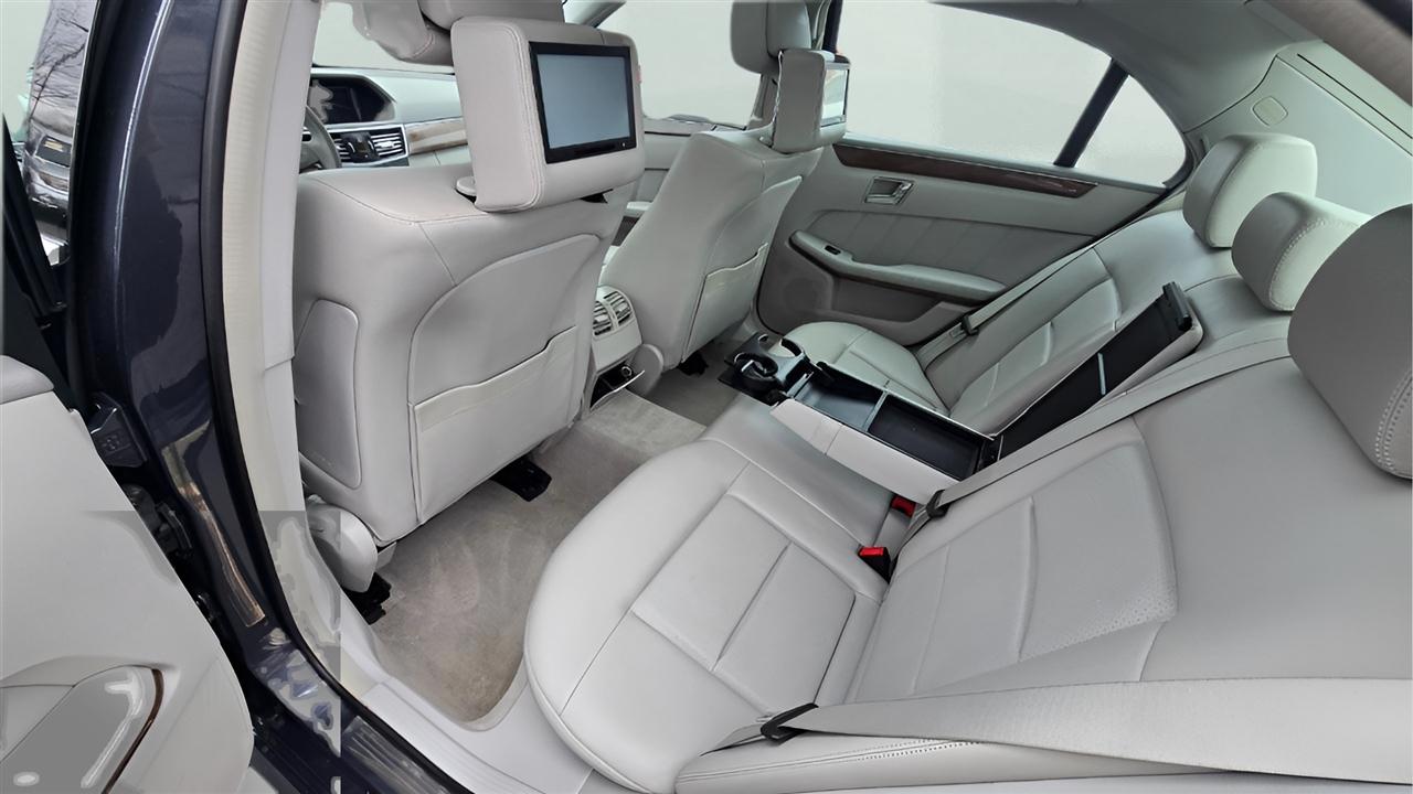 Mercedes-Benz E-Class E350 Sedan 4MATIC 2010