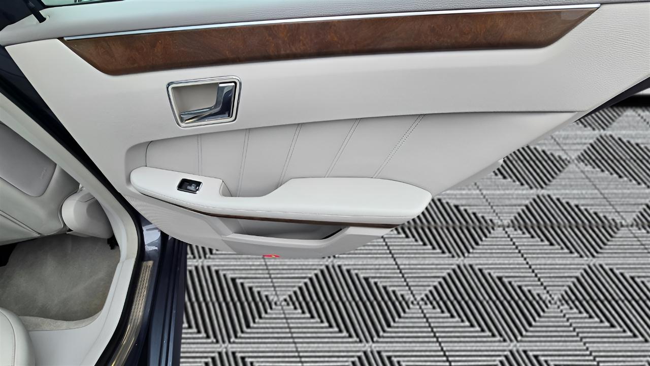 Mercedes-Benz E-Class E350 Sedan 4MATIC 2010