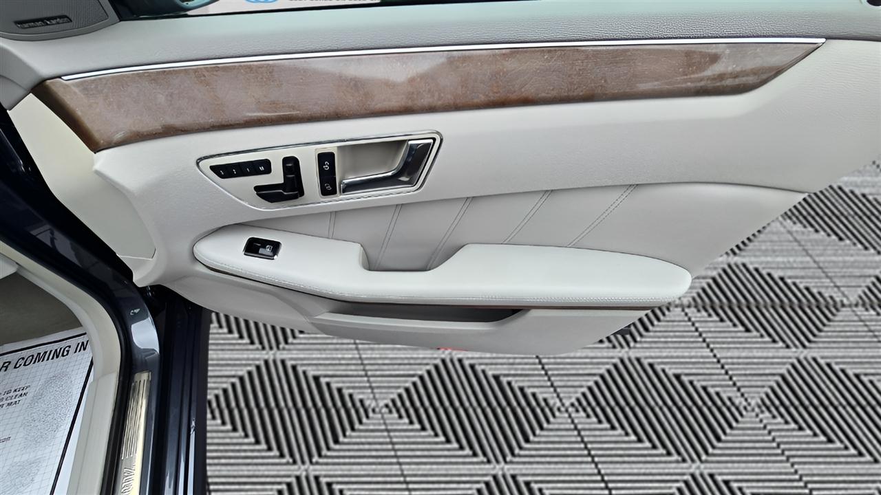 Mercedes-Benz E-Class E350 Sedan 4MATIC 2010