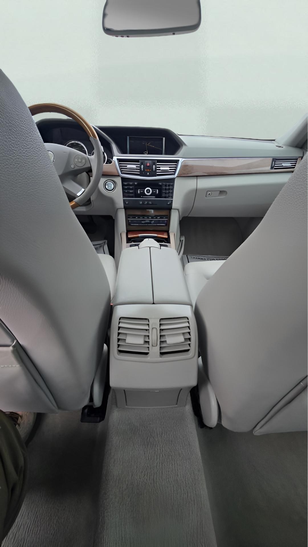 Mercedes-Benz E-Class E350 Sedan 4MATIC 2010