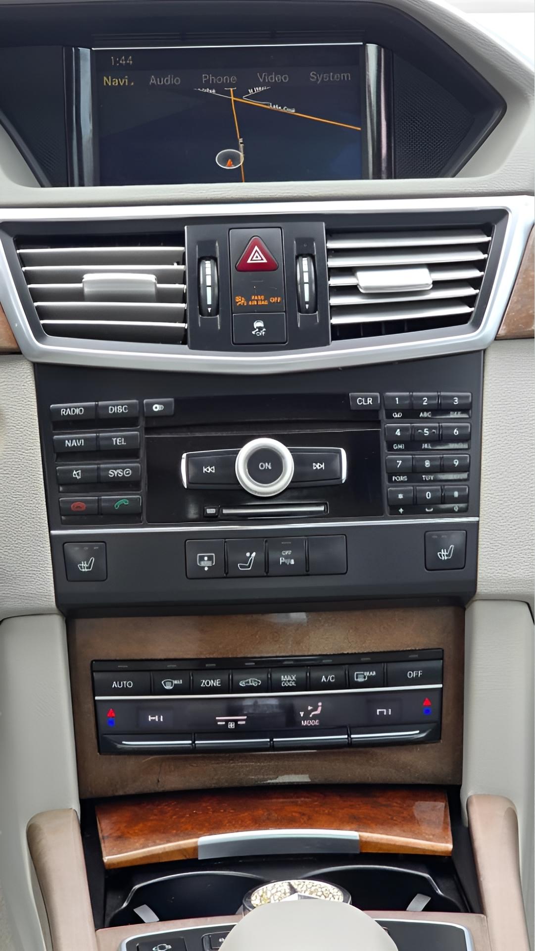 Mercedes-Benz E-Class E350 Sedan 4MATIC 2010