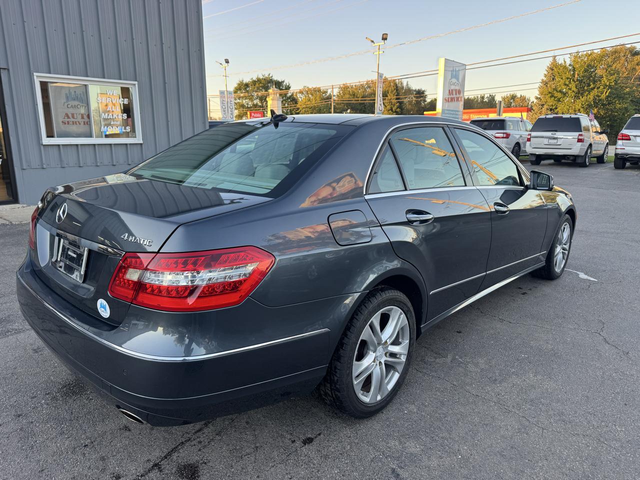 Mercedes-Benz E-Class E350 Sedan 4MATIC 2010