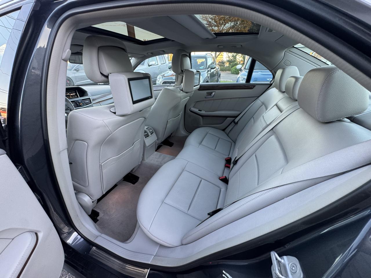 Mercedes-Benz E-Class E350 Sedan 4MATIC 2010
