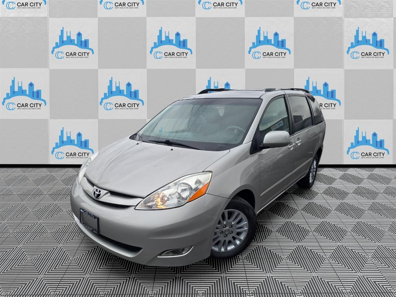 Toyota Sienna XLE FWD 2009