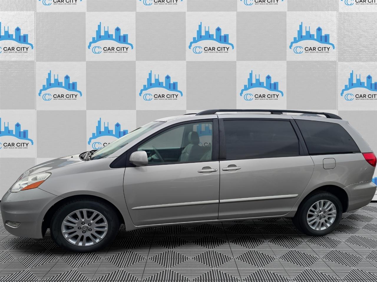 Toyota Sienna XLE FWD 2009