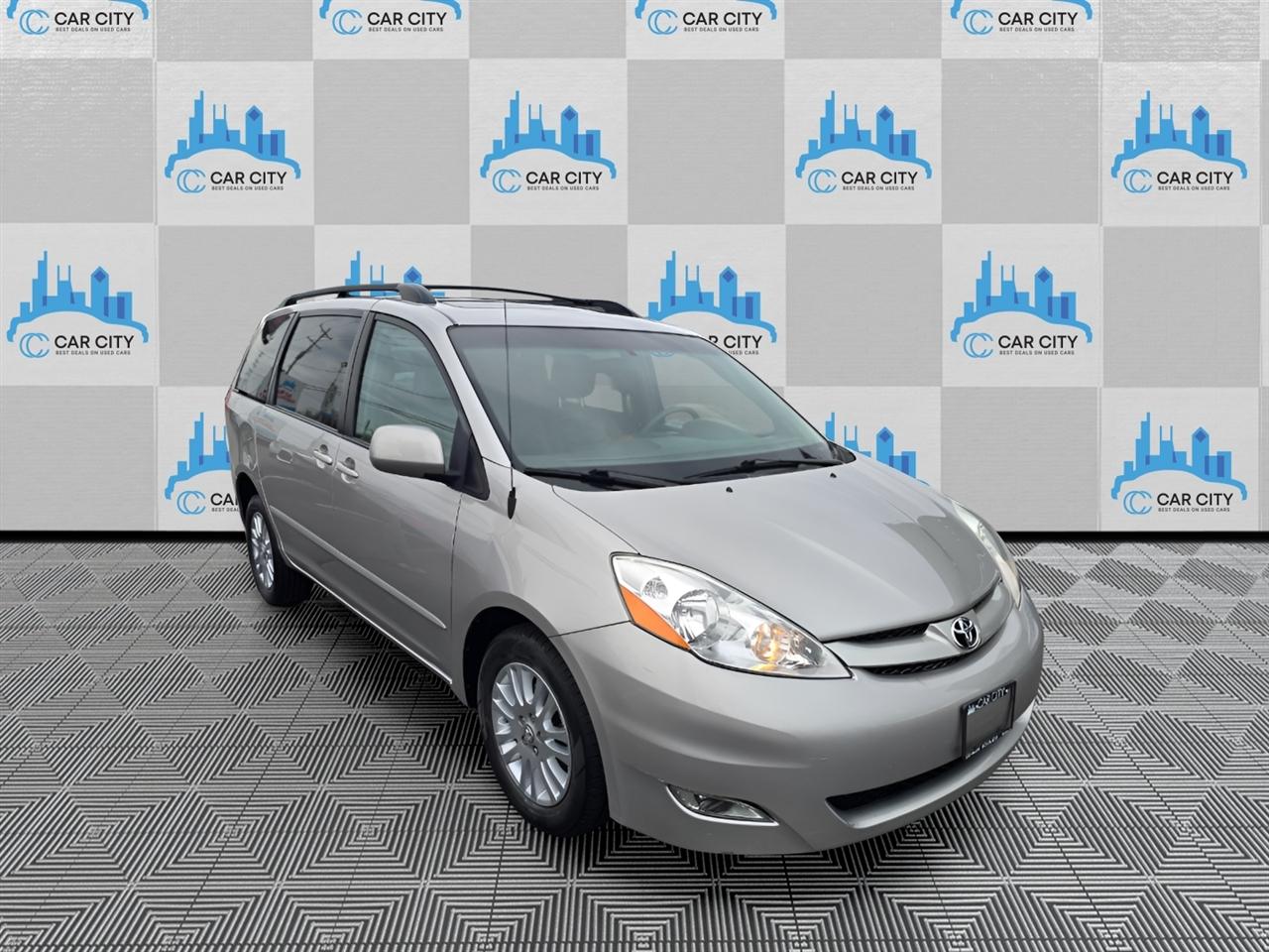 Toyota Sienna XLE FWD 2009
