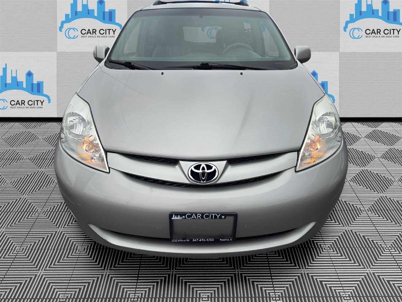 Toyota Sienna XLE FWD 2009