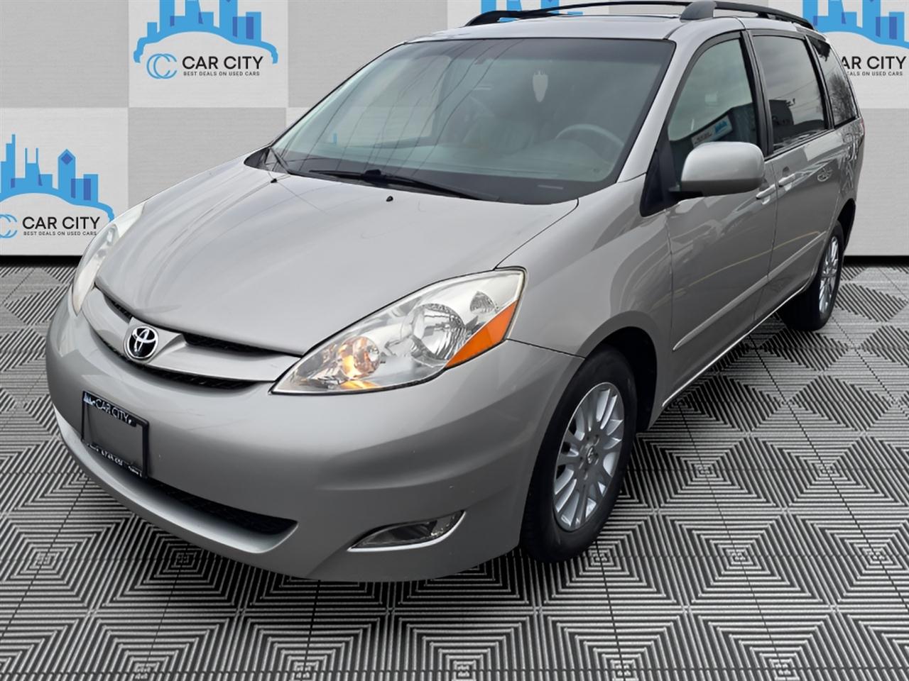 Toyota Sienna XLE FWD 2009
