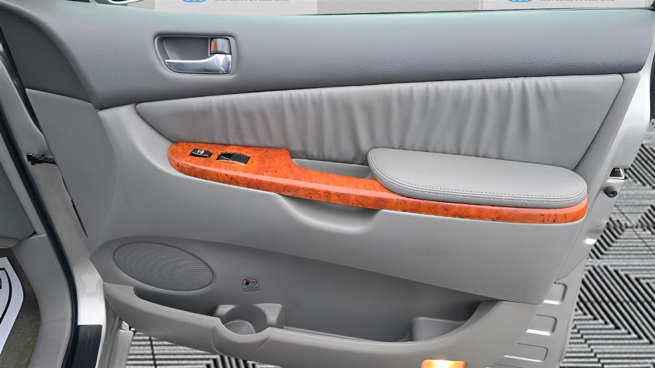 Toyota Sienna XLE FWD 2009