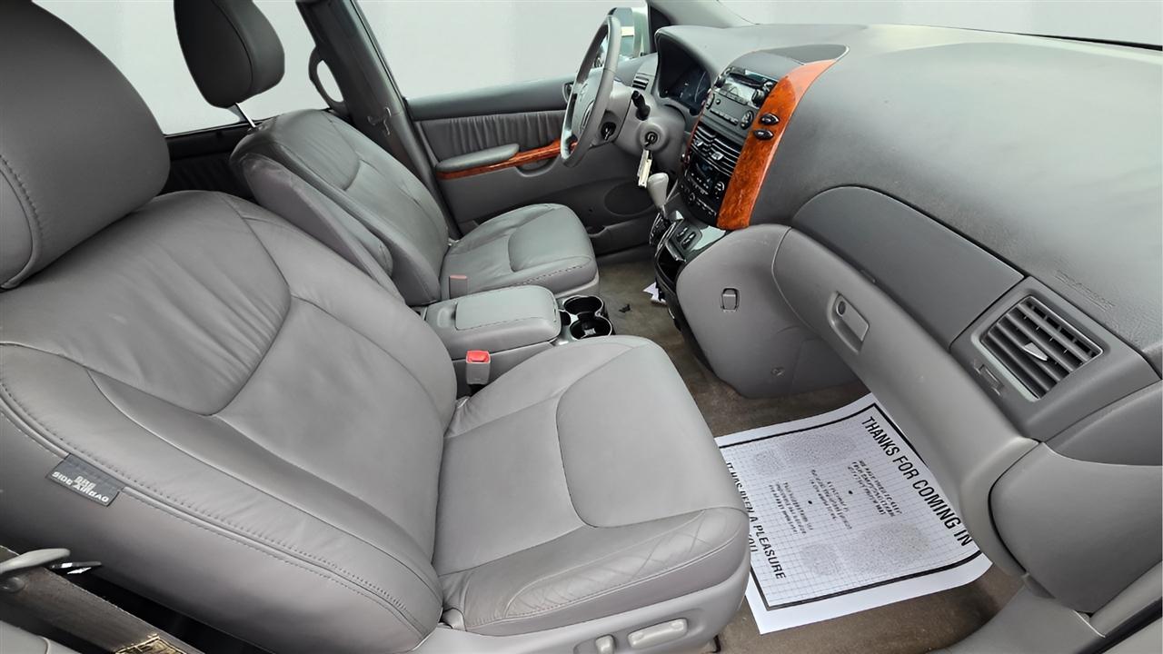 Toyota Sienna XLE FWD 2009