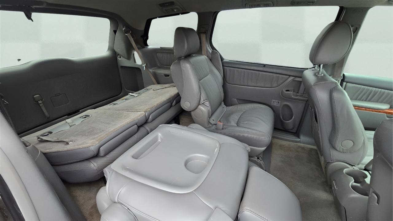 Toyota Sienna XLE FWD 2009