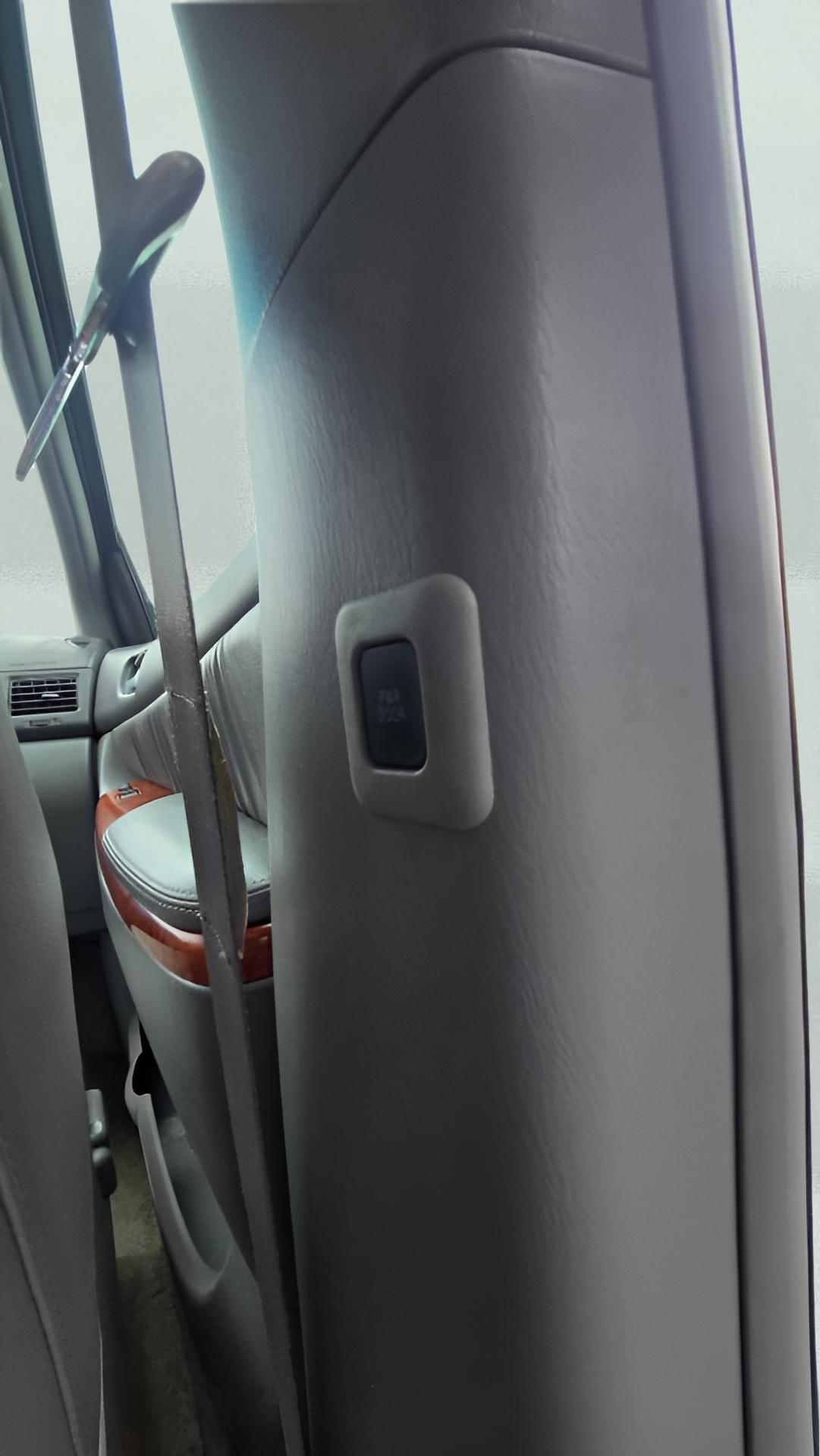 Toyota Sienna XLE FWD 2009