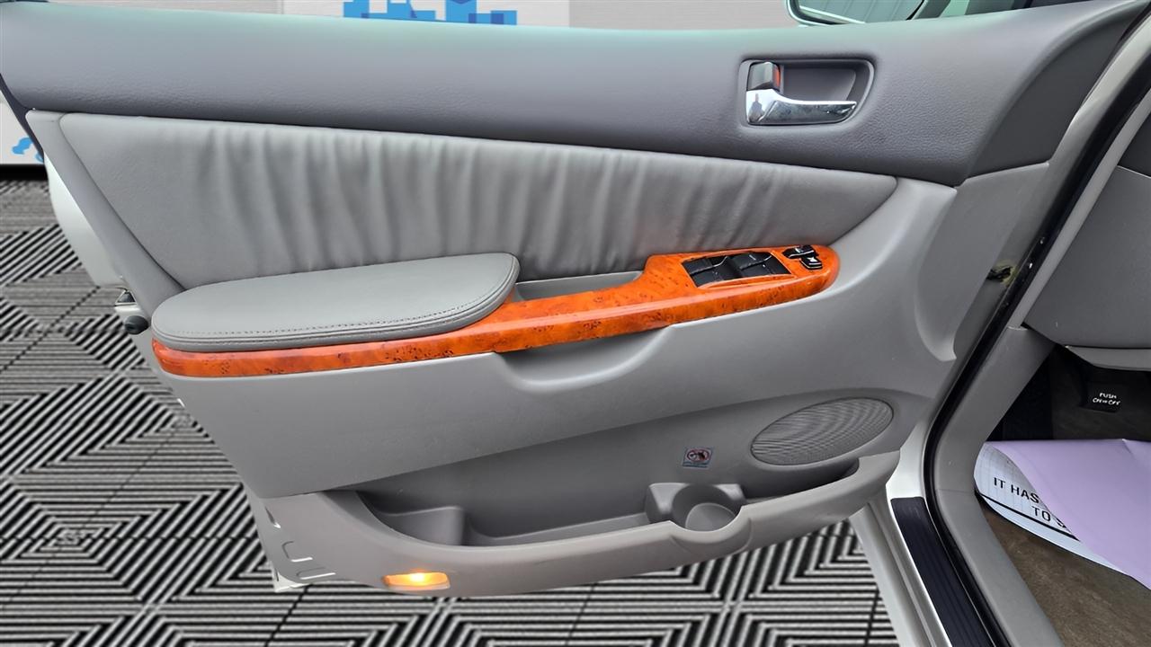 Toyota Sienna XLE FWD 2009