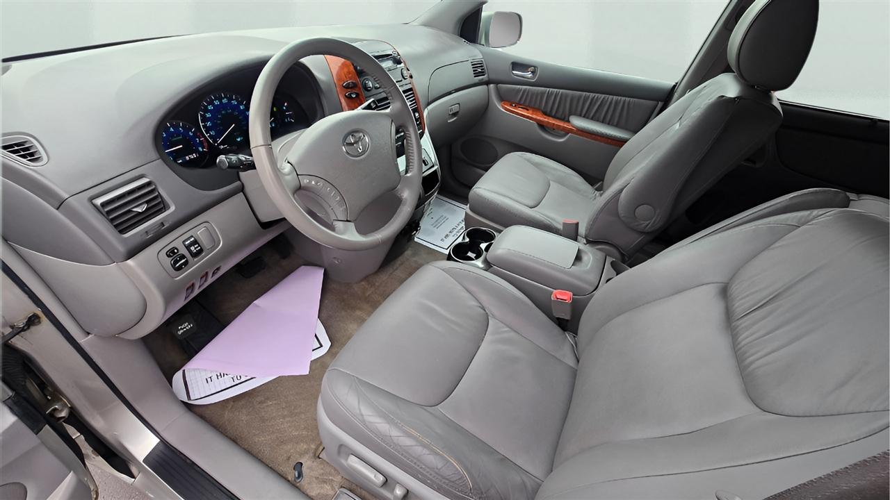 Toyota Sienna XLE FWD 2009