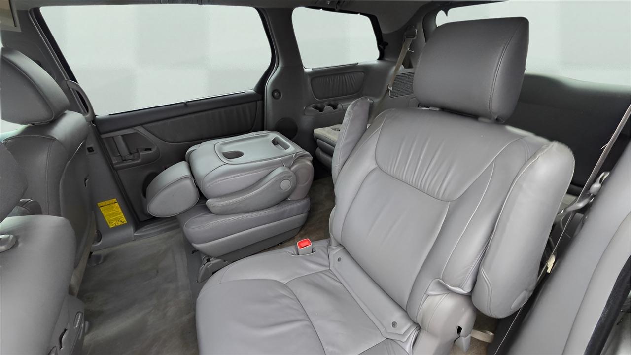 Toyota Sienna XLE FWD 2009