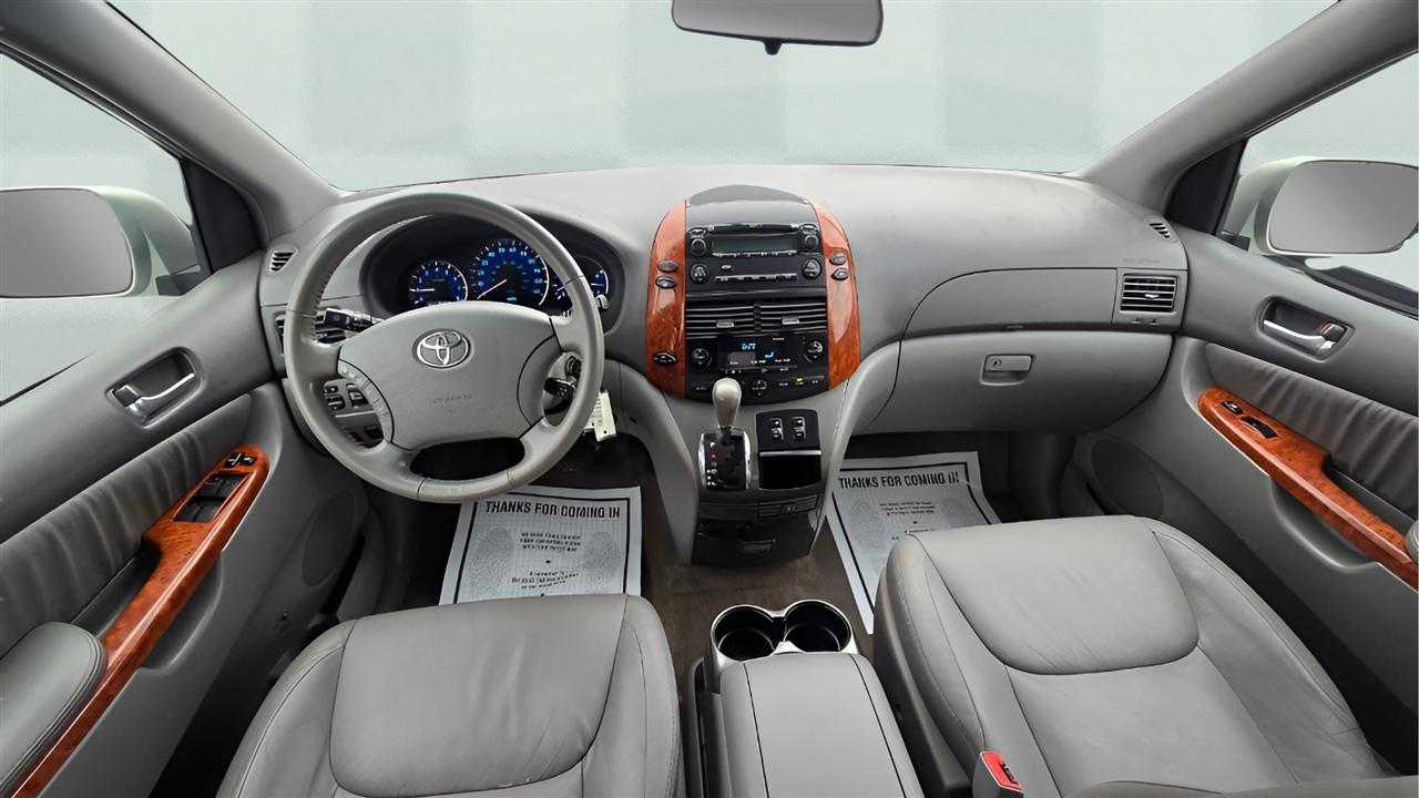 Toyota Sienna XLE FWD 2009
