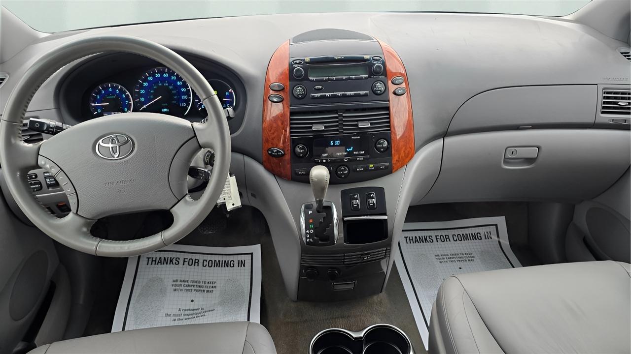 Toyota Sienna XLE FWD 2009