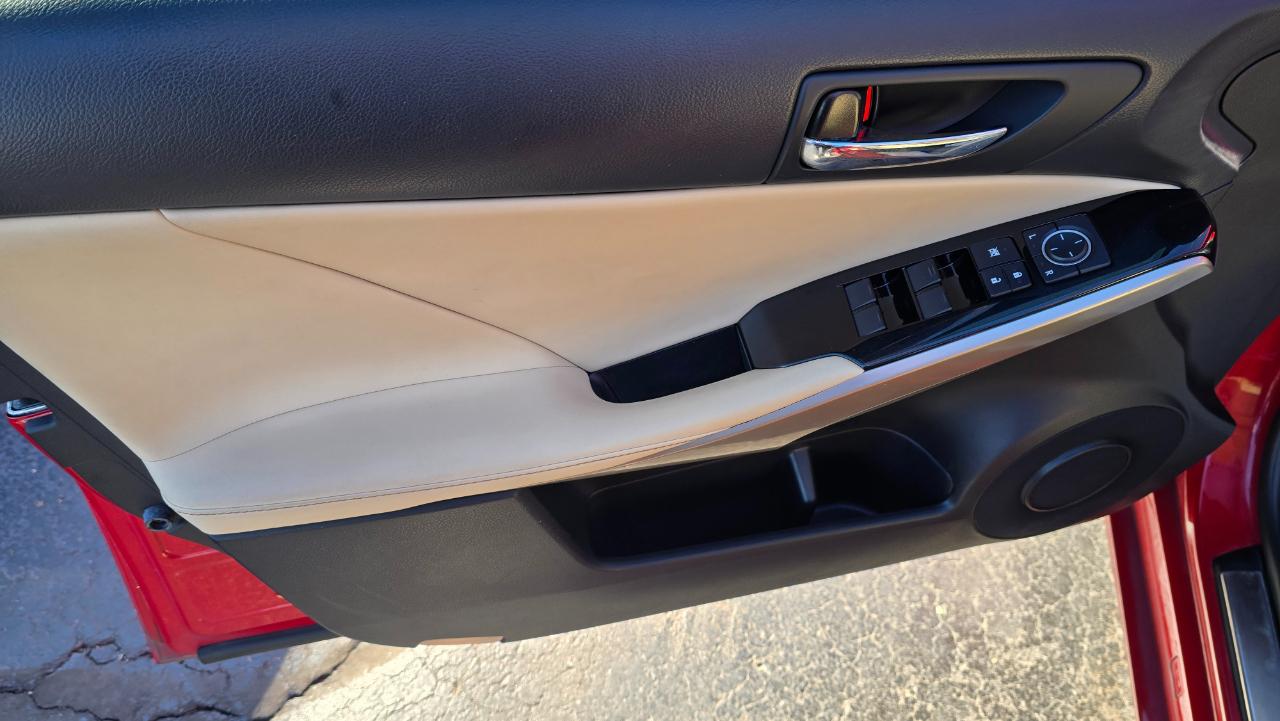 Lexus IS 300 AWD 2016