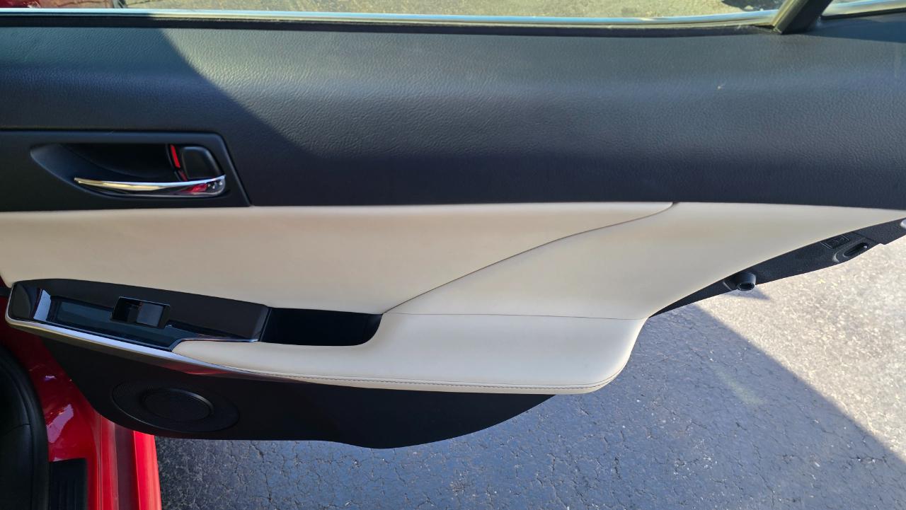 Lexus IS 300 AWD 2016