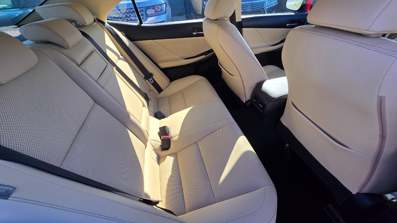 Lexus IS 300 AWD 2016