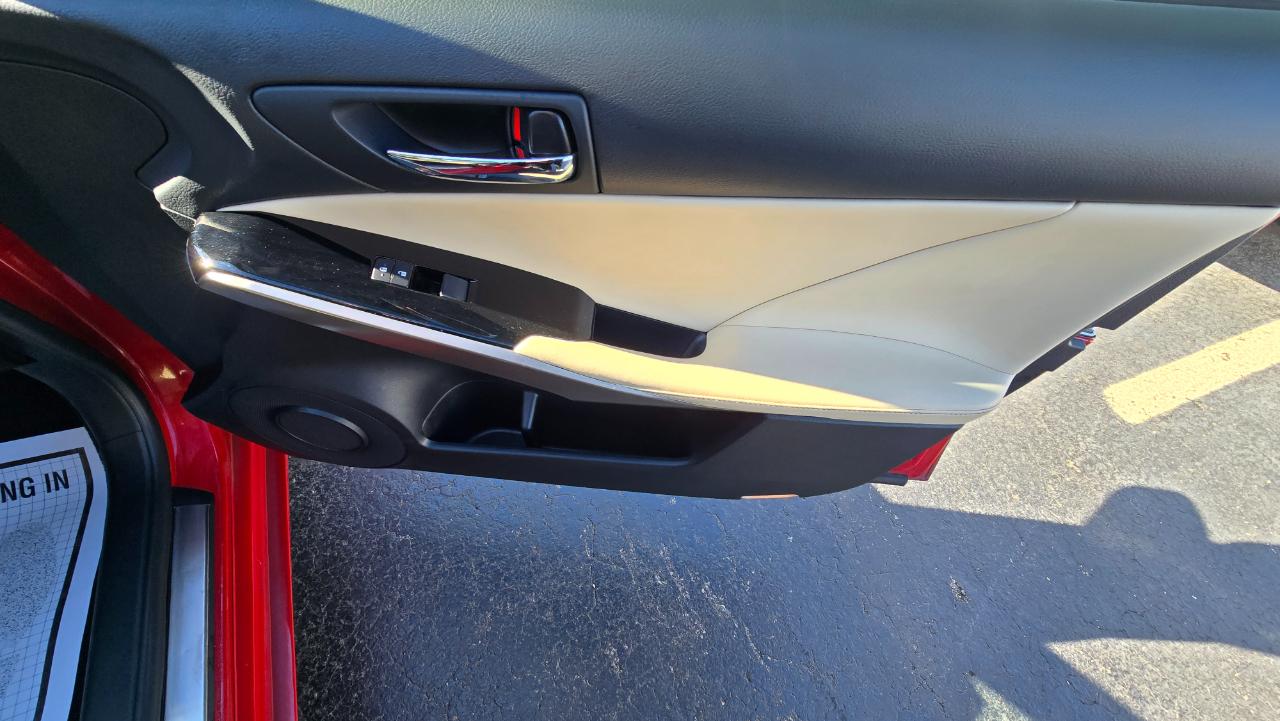 Lexus IS 300 AWD 2016