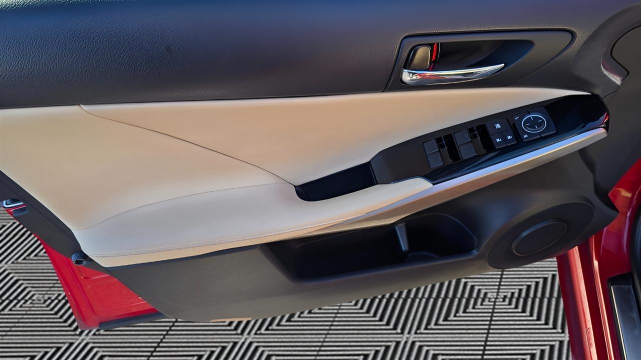 Lexus IS 300 AWD 2016