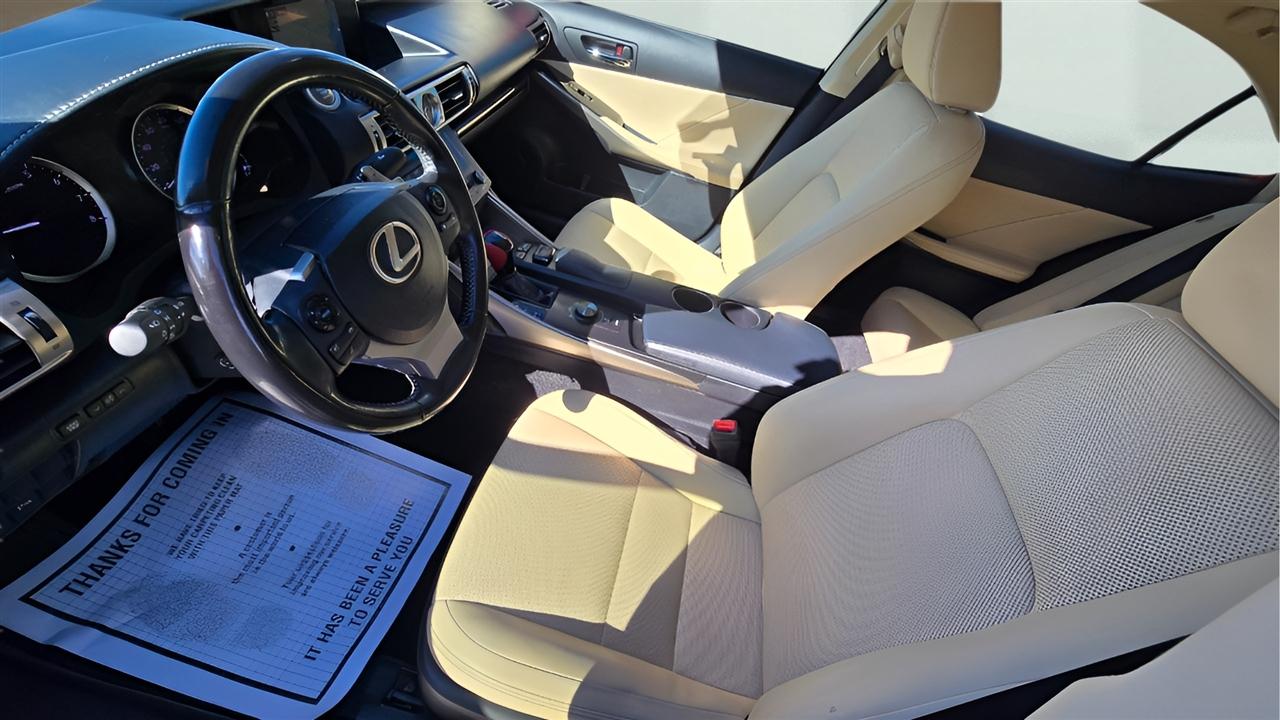 Lexus IS 300 AWD 2016