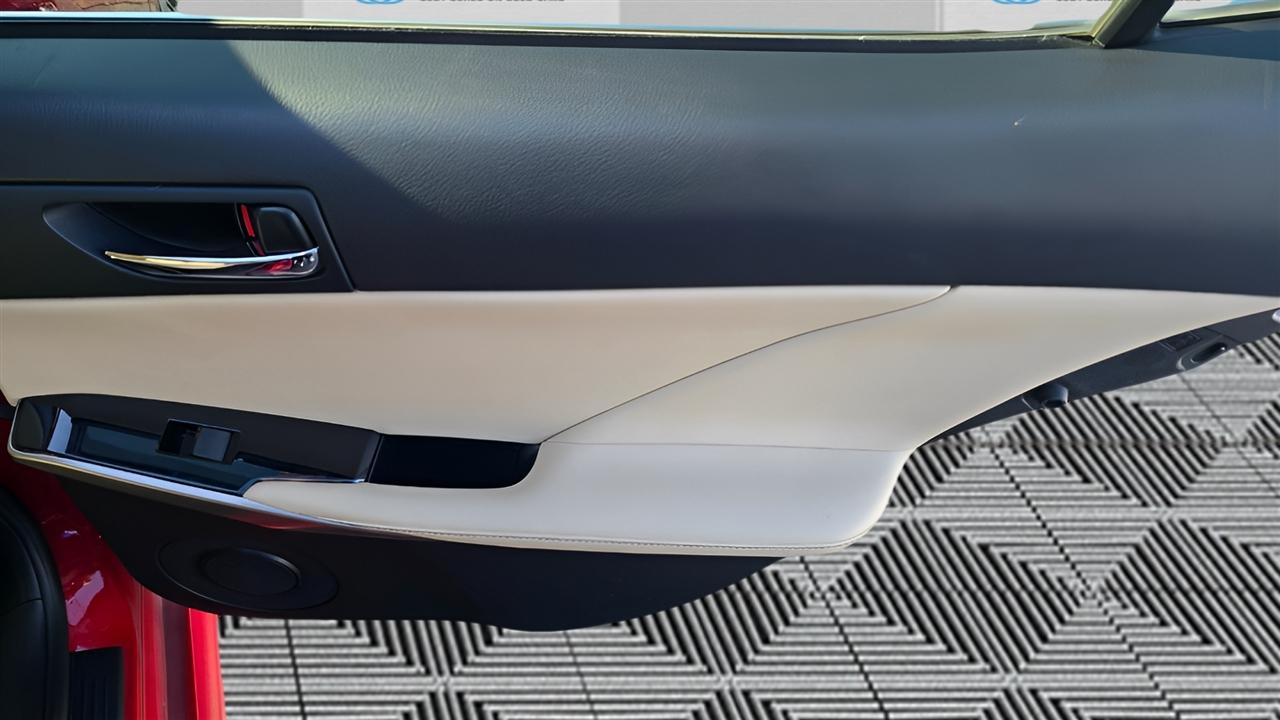 Lexus IS 300 AWD 2016