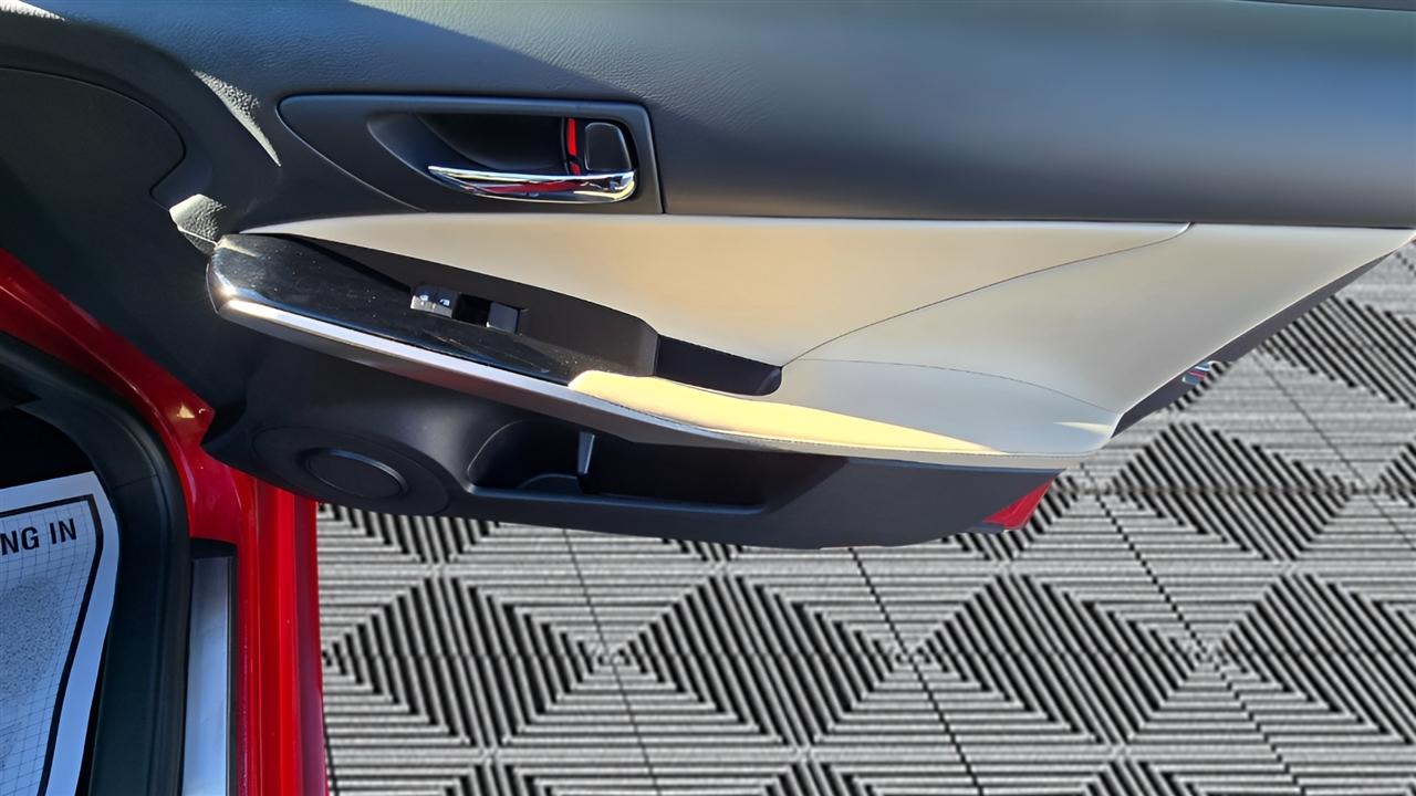 Lexus IS 300 AWD 2016