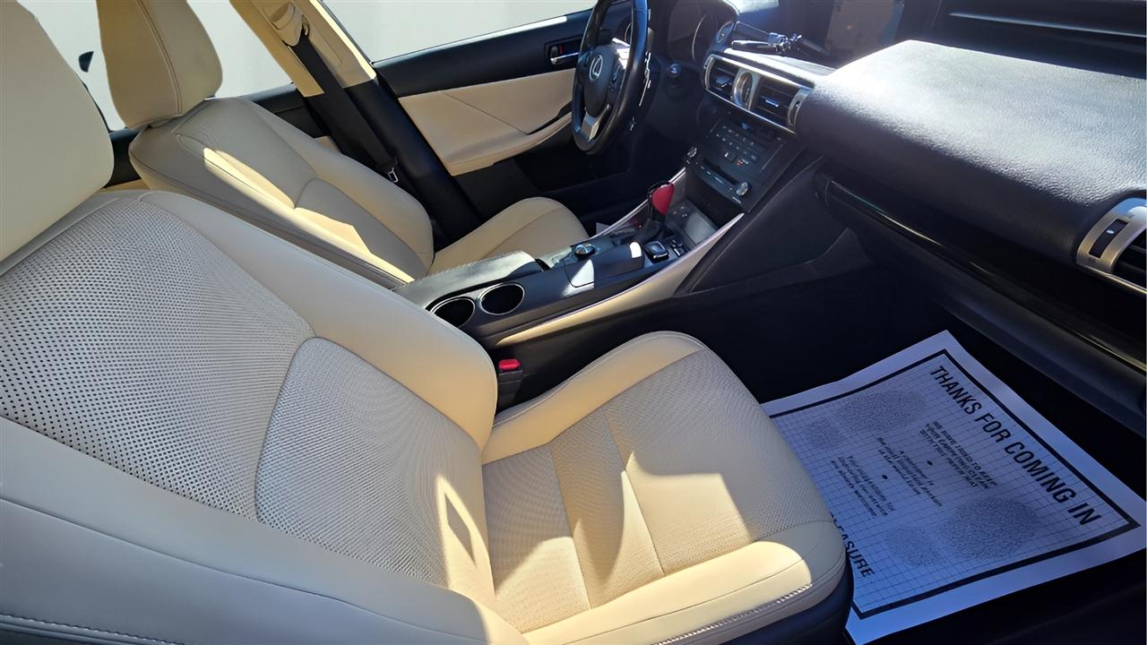Lexus IS 300 AWD 2016
