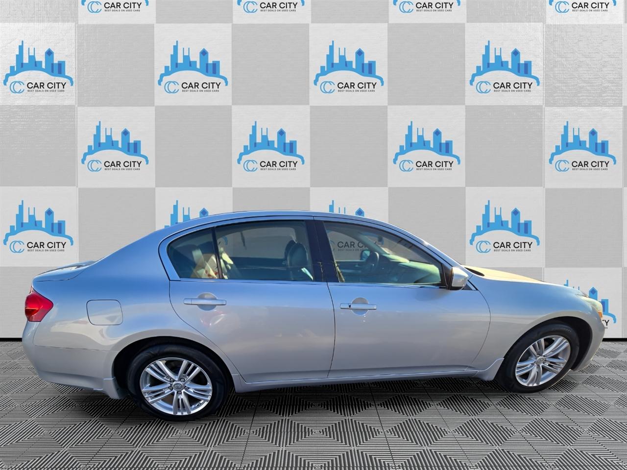 Infiniti G Sedan G37x AWD 2011