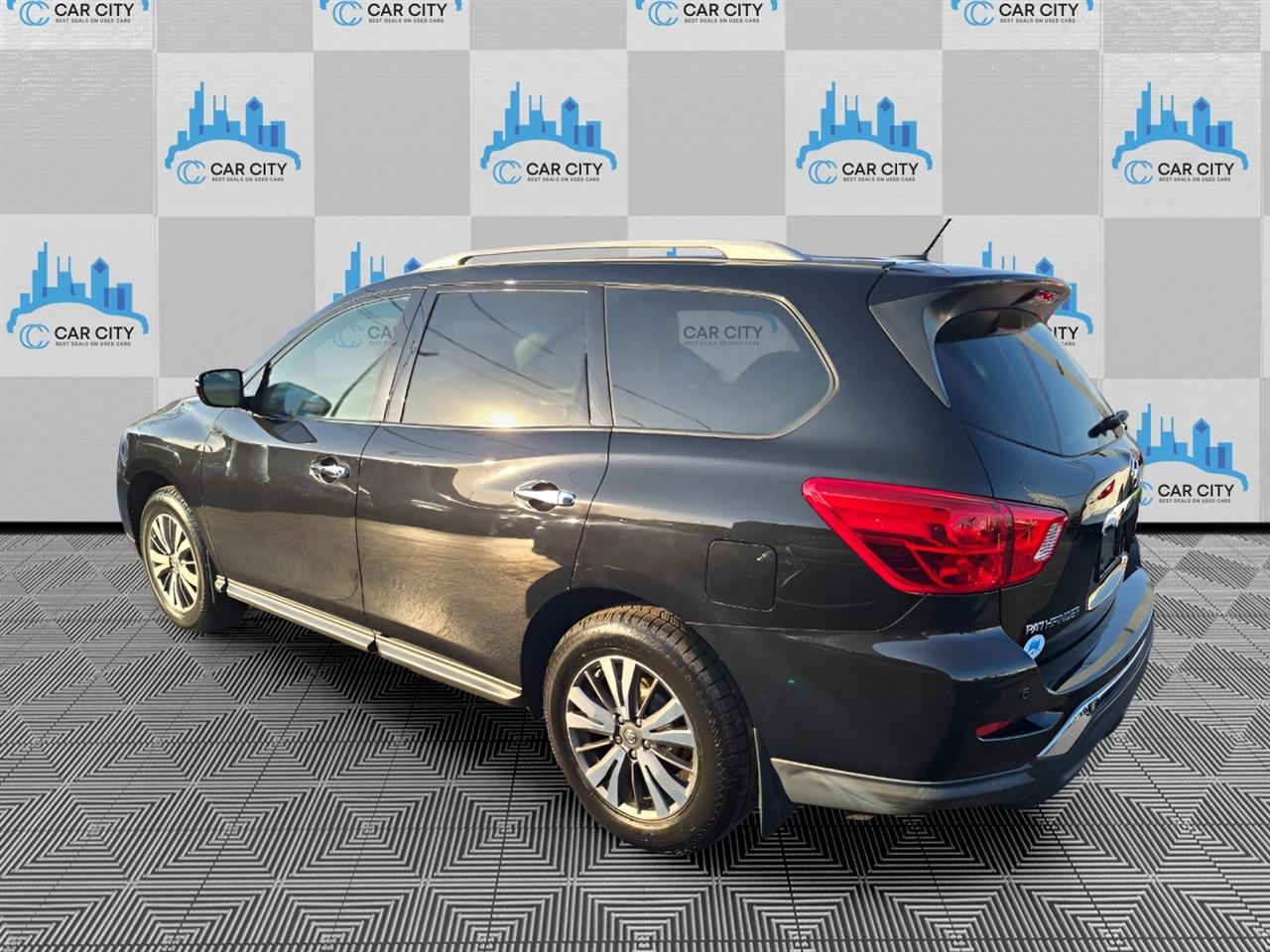 Nissan Pathfinder Platinum 4WD 2017