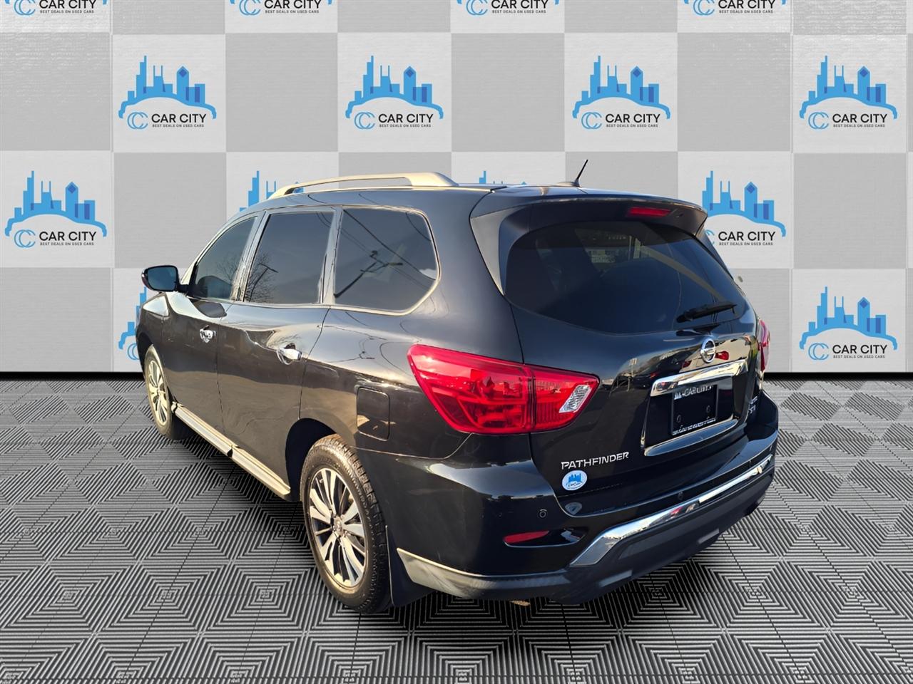 Nissan Pathfinder Platinum 4WD 2017