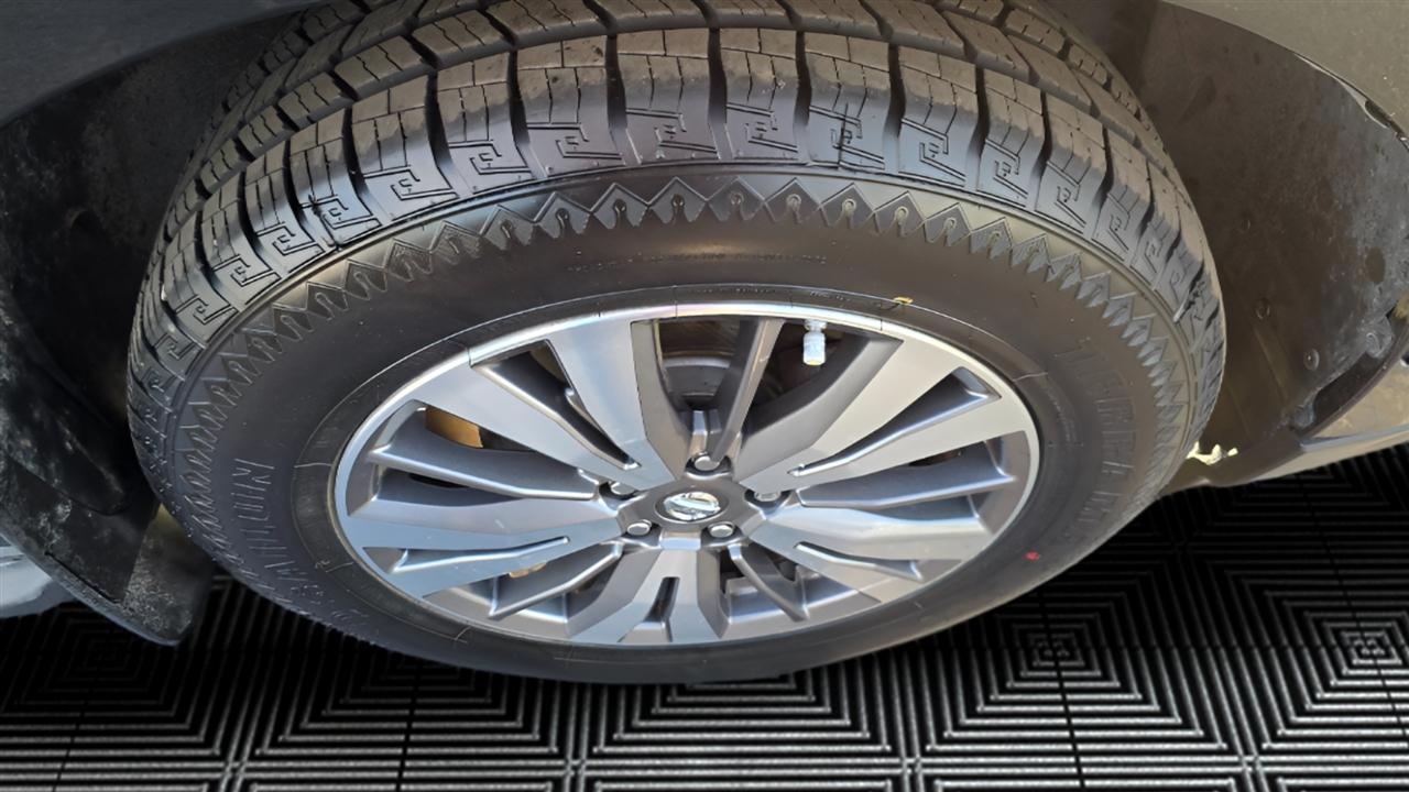 Nissan Pathfinder Platinum 4WD 2017