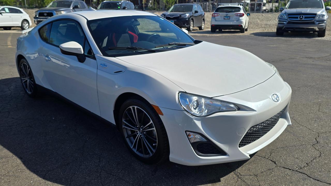 Scion FR-S 6MT 2013