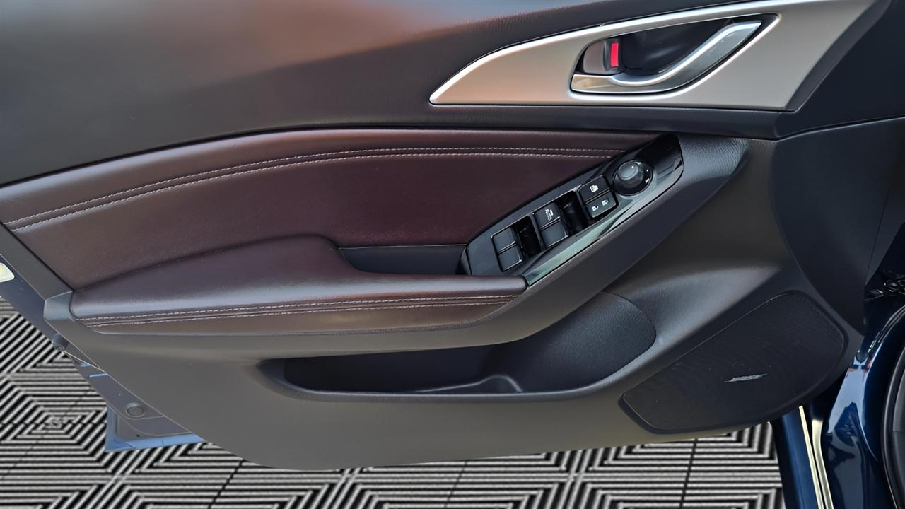 Mazda MAZDA3 s Grand Touring AT 5-Door 2018