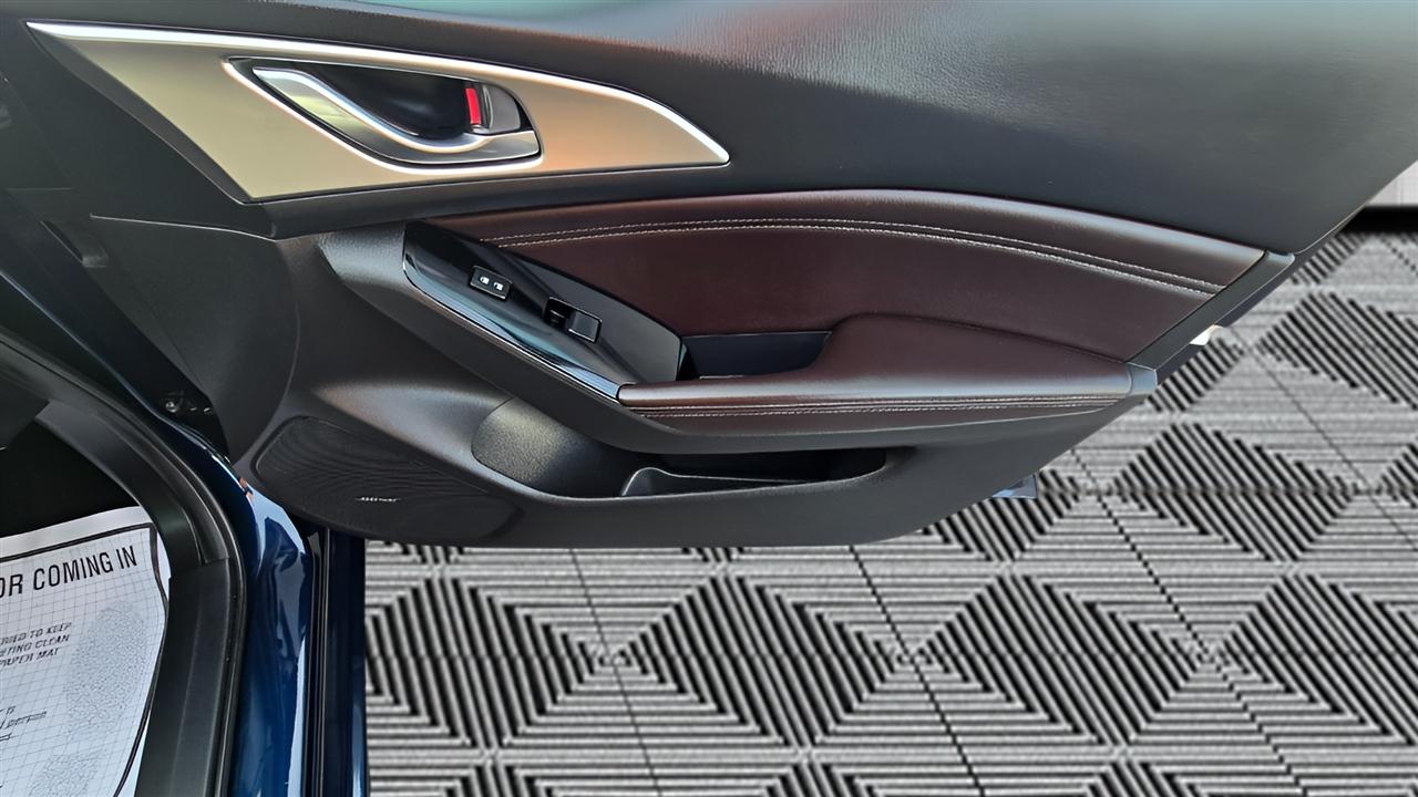 Mazda MAZDA3 s Grand Touring AT 5-Door 2018