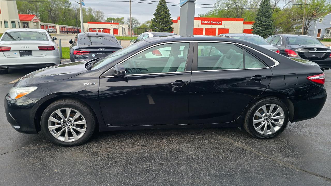 Toyota Camry Hybrid SE 2016