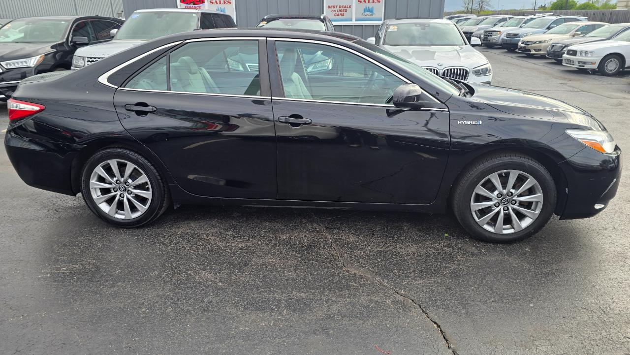 Toyota Camry Hybrid SE 2016