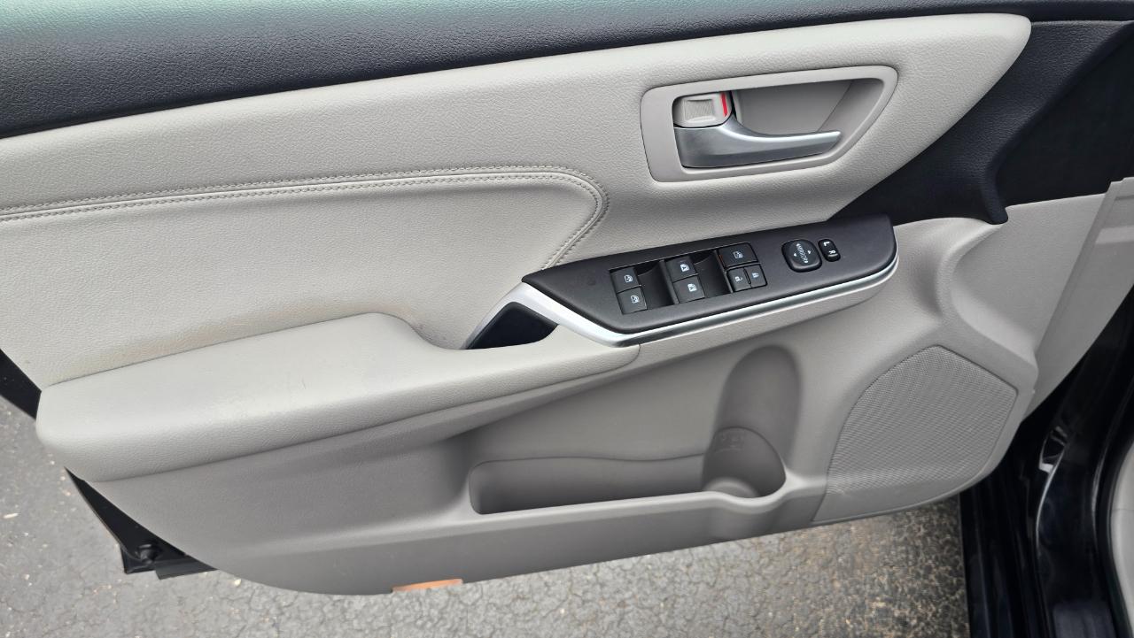 Toyota Camry Hybrid SE 2016